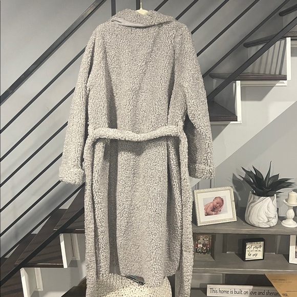 ASOS DESIGN Curve bonded shearling trench coat in grey Size 16 Long Teddy Coat - Picture 9 of 13